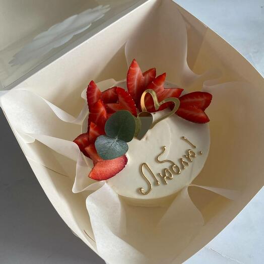 Бенто торт со свежей клубникой