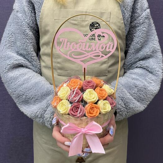 Букет "Любимой" из 27 шоколадных роз в корзинке
