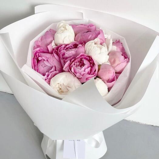 Bouquet of pink and white peonies