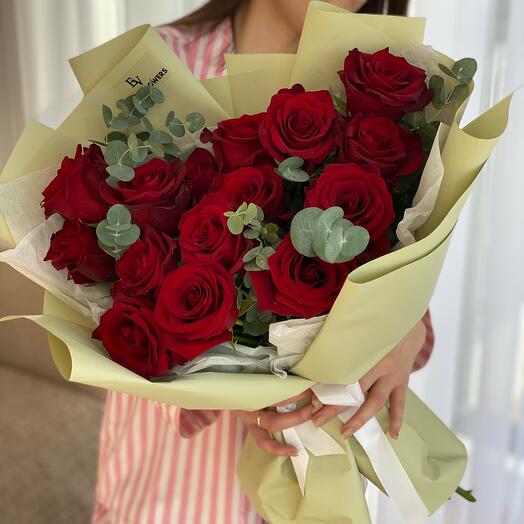 Красные розы 15 шт