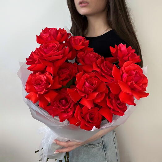 15 красных роз