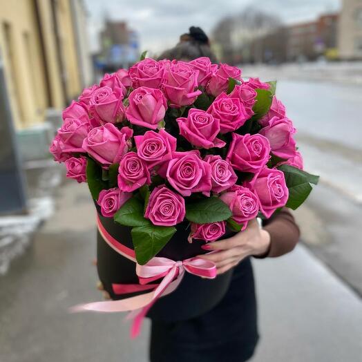 Hat box with 51 exquisite Aqua pink roses