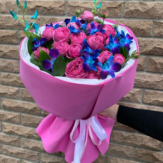 Rosa de peonía con orquídea