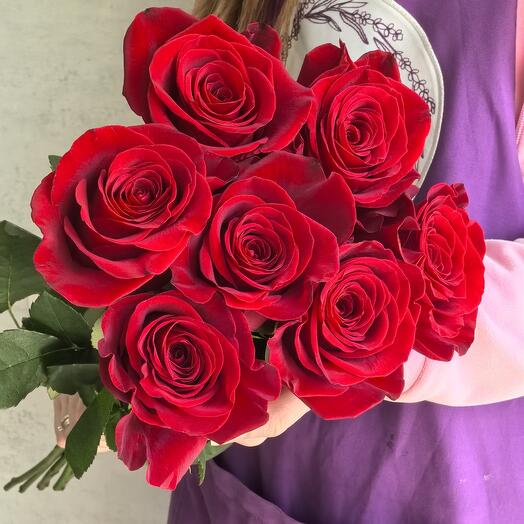 Букет из 7 шикарных красных роз