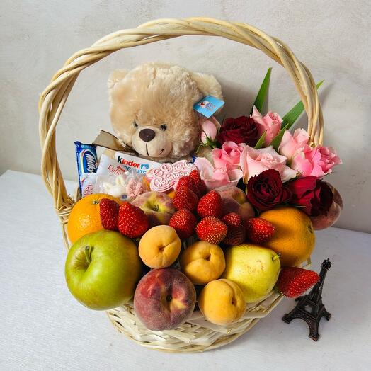 Корзина с фруктами ,цветами