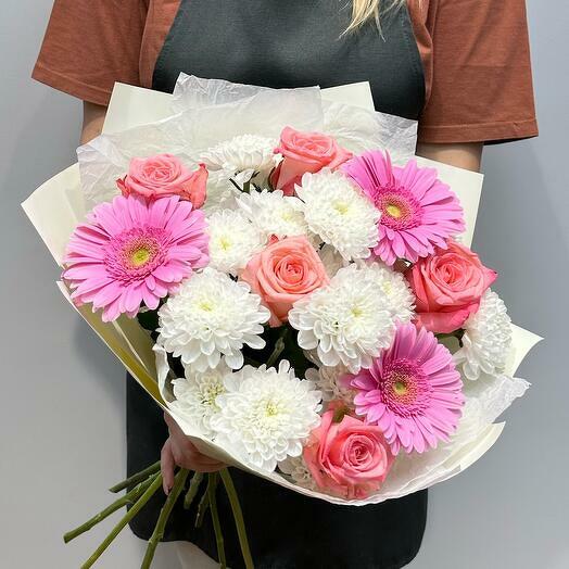 Bouquet variado de gerberas, rosas y crisantemos