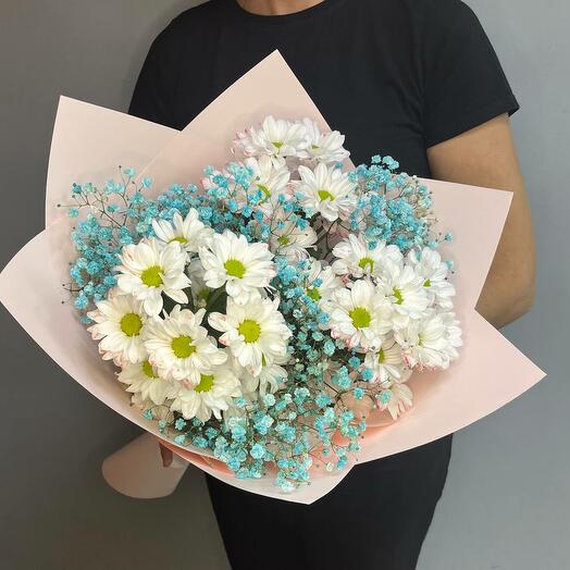 Bouquet with chamomile and gypsophila