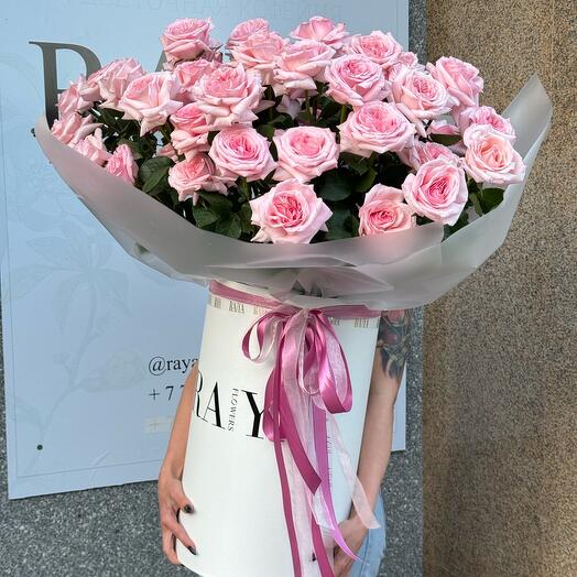 Пионовидные розы в коробке