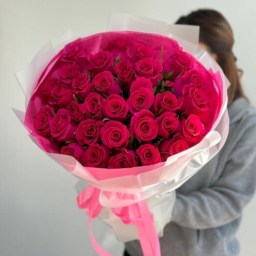Букет из 35 ярко розовых роз