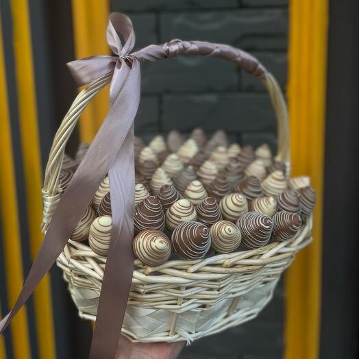 Bouquet of strawberries in chocolate "Emerald"