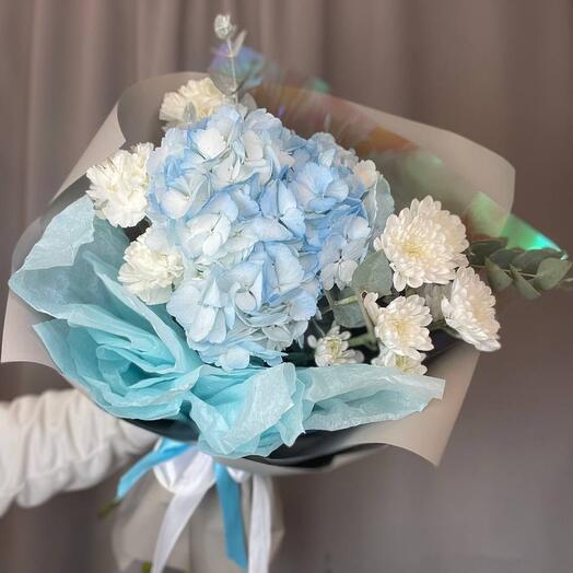 Bouquet of hydrangeas, dianthus and chrysanthemums