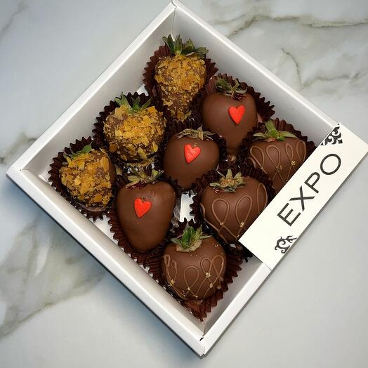 9 шт клубники в шоколаде