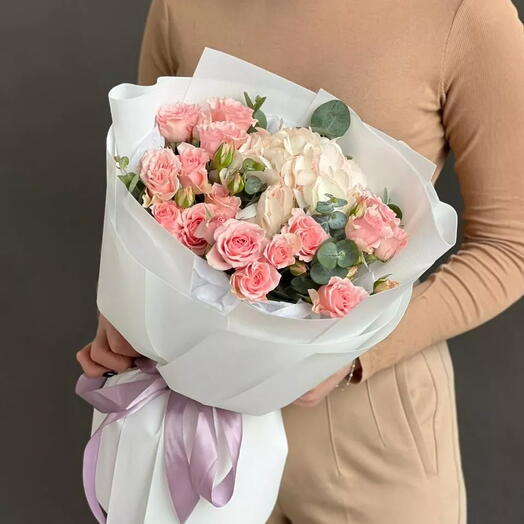 Beauty 🌸🦋🍭 из гортензии и кустовых спрей роз! =) больше живых Цветов и меньше обертки пустой