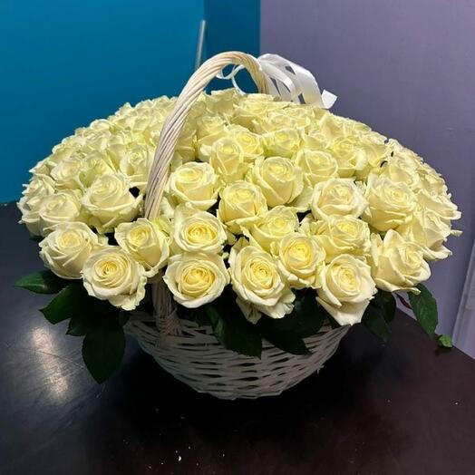 Корзина со 101 белой розой