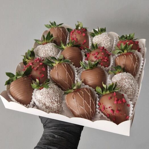 Клубника в шоколаде 🍫 16-20шт Страстный поцелуй