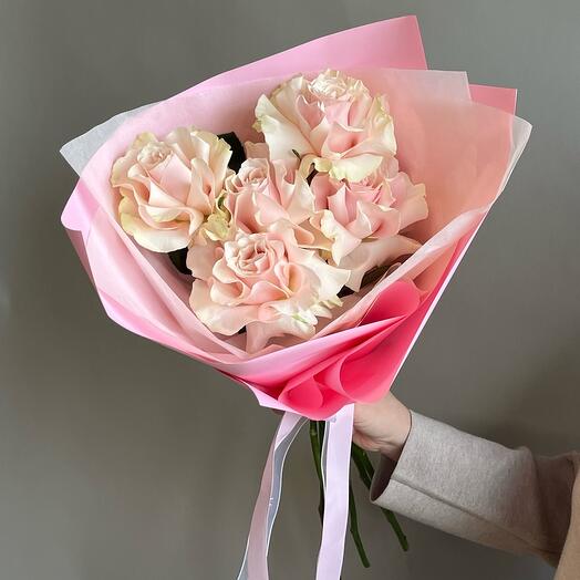 Pink Mondial rose bouquet 5 pieces
