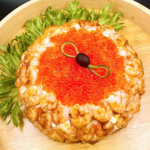 Закусочный торт "Морской" с профитролями и риетом из копченой горбуши