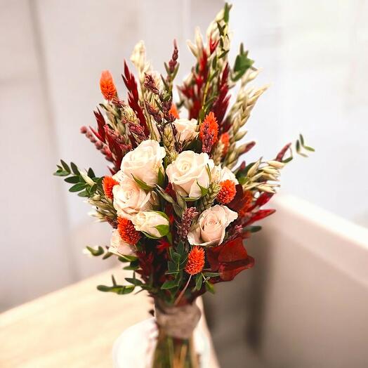 Ramo de Flores Naturales con Rosas Crema y Eucalipto - Decoracion Elegante