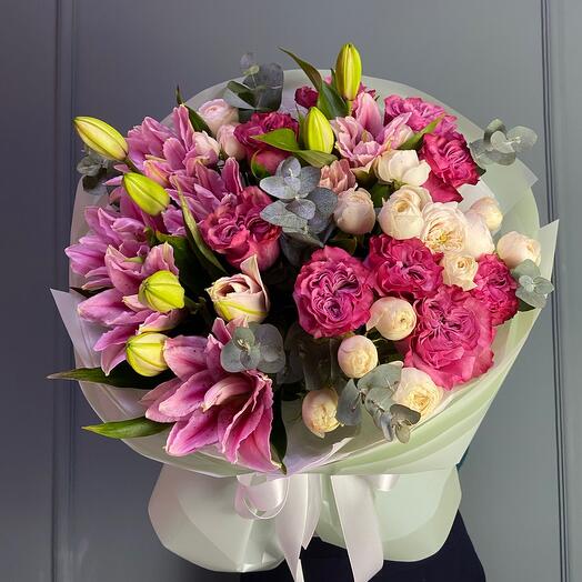 Букет из пионовидных лилии