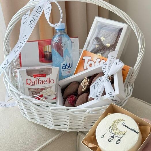 Корзина из сладостей с бенто Ramadan