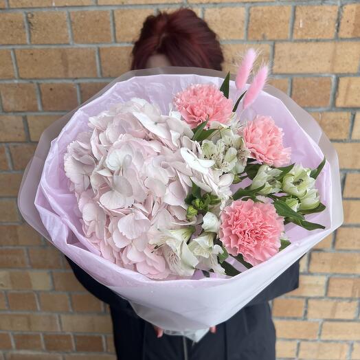 A compliment bouquet with hydrangeas, alstroemeria and dianthus
