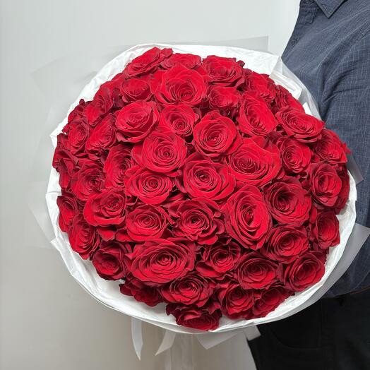 Bouquet of red roses