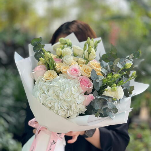 Elegant Mixed Floral Bouquet