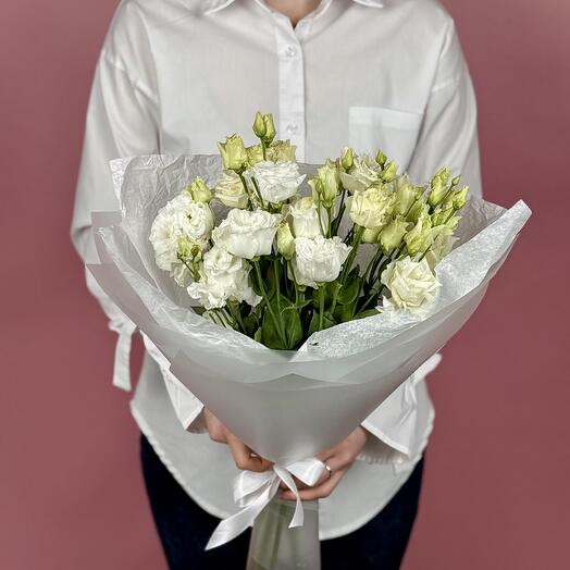 Нежный букет из 5 белых эустом в упаковке