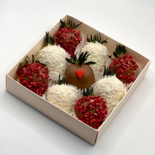 Клубника в белом/молочном шоколаде