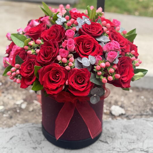 Red and Pink Roses in a box