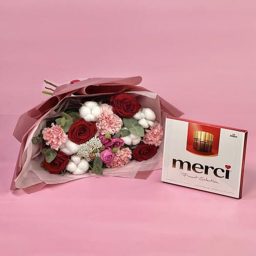 Яркий букет с конфетами Merci