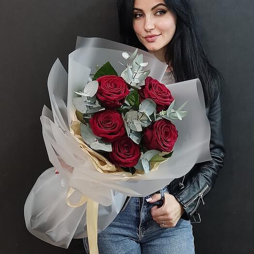 Розы красные 5 штук 🔥🌹с эвкалиптом