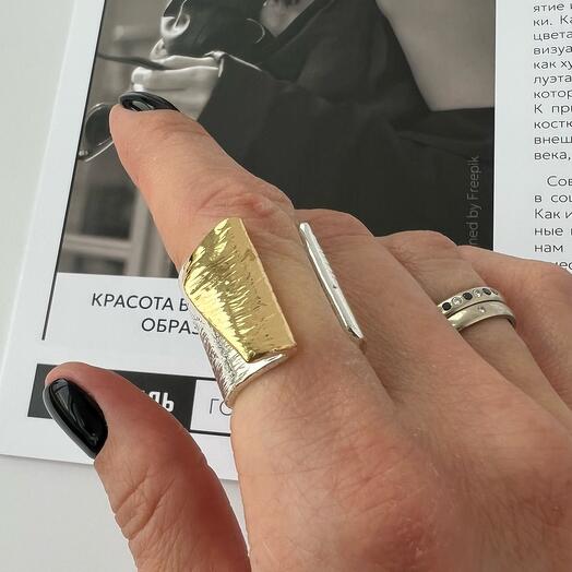Кольцо широкое раскрытое биколор