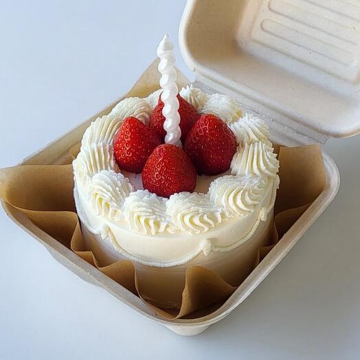 Бенто торт с клубниками