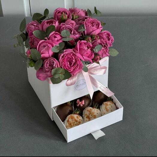 Шкатулка из клубники в шоколаде