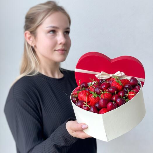 Черешня + клубника 🍓 сердечко