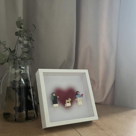 Gift frame with figurines