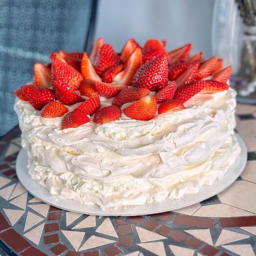 Pavlova Cake