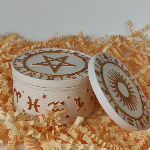 Шкатулка с двумя крышками