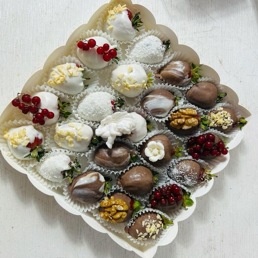 Клубника в шоколаде белом и чернем
