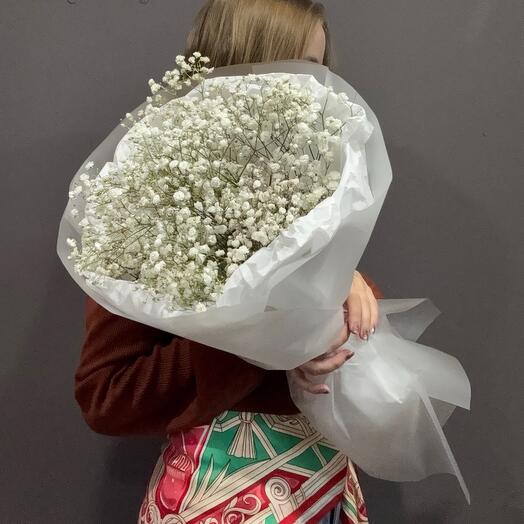 Нежный букет из белой гипсофилы