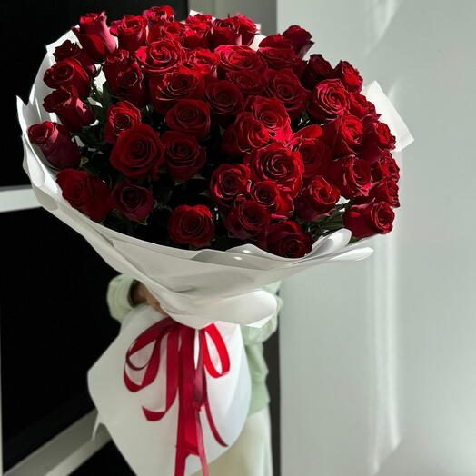 Моно букет из 51 метровой розы