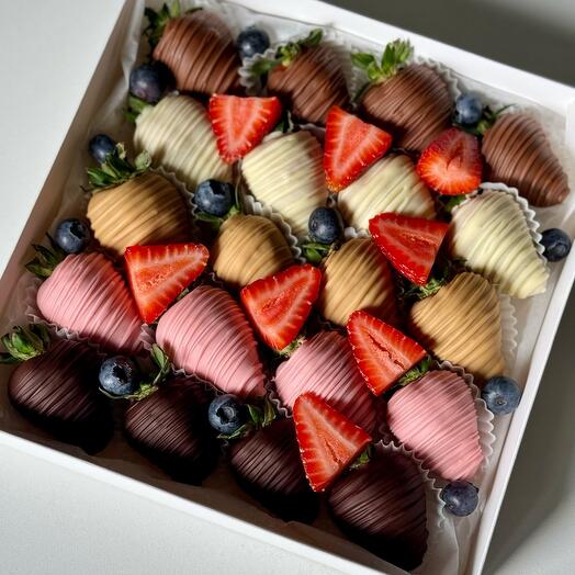 Набор клубники в шоколаде «Ассорти»