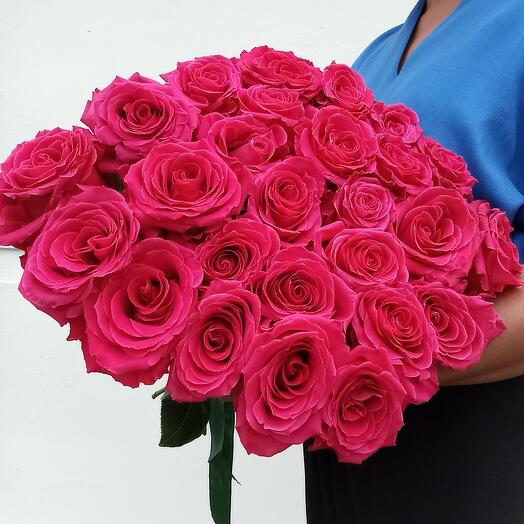 25 rosas carmesí