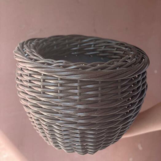 Кашпо из ротанга в шоколадном оттенке