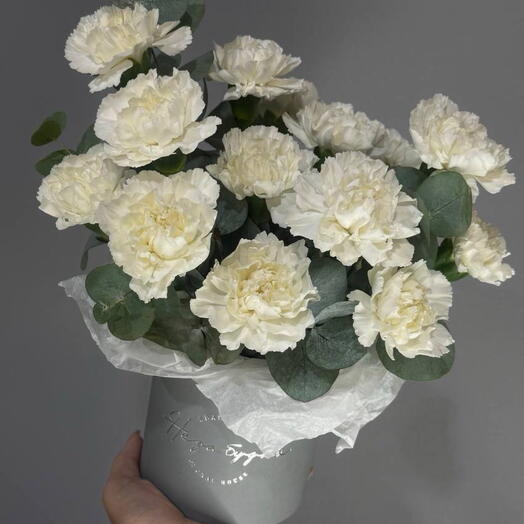 Цветы в именной коробке