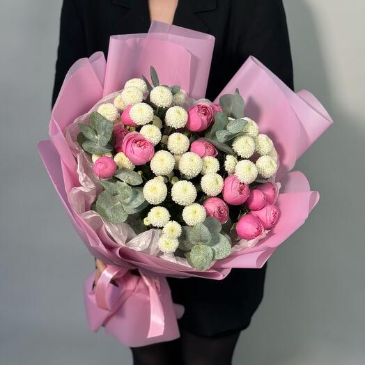Duo bouquet of peony-style roses and spray chrysanthemums