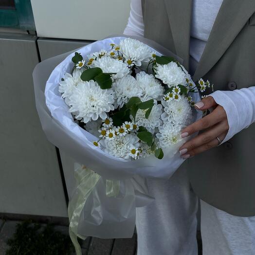 Букет-комплимент с хризантемами