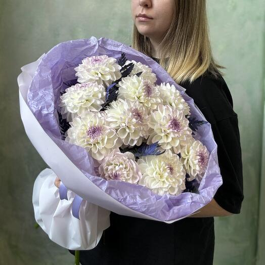 Георгины лиловые