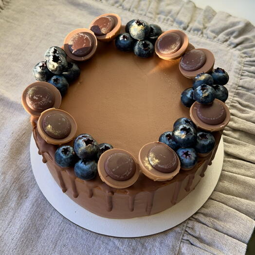 Торт 1кг с ободком голубки/ подарок на день рождения🎁